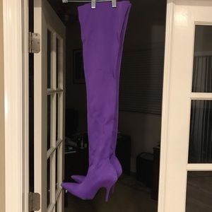 thigh high boots runs small size 9 more like an 8